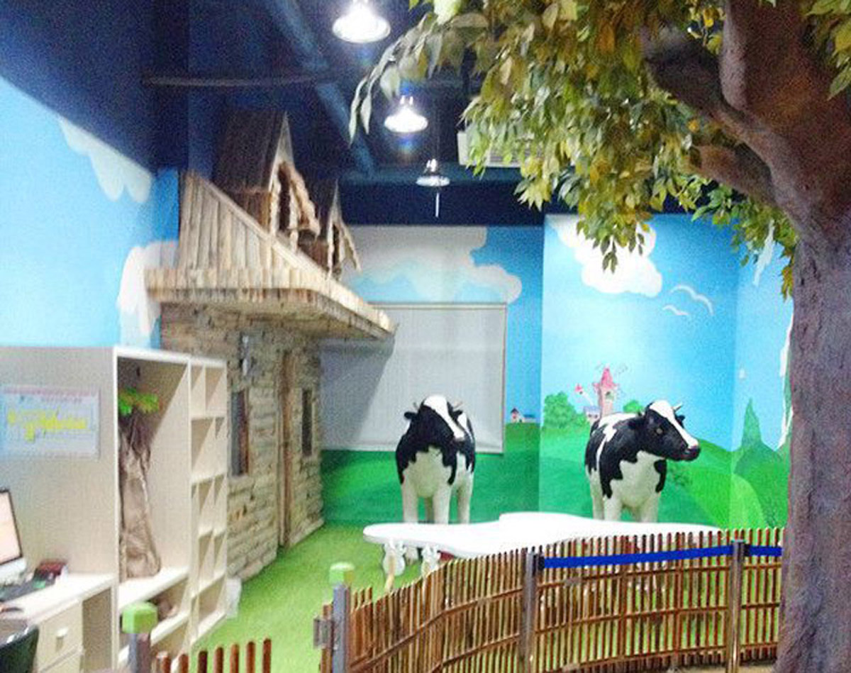 萨嘎校园安全儿童体验馆专用仿真奶牛