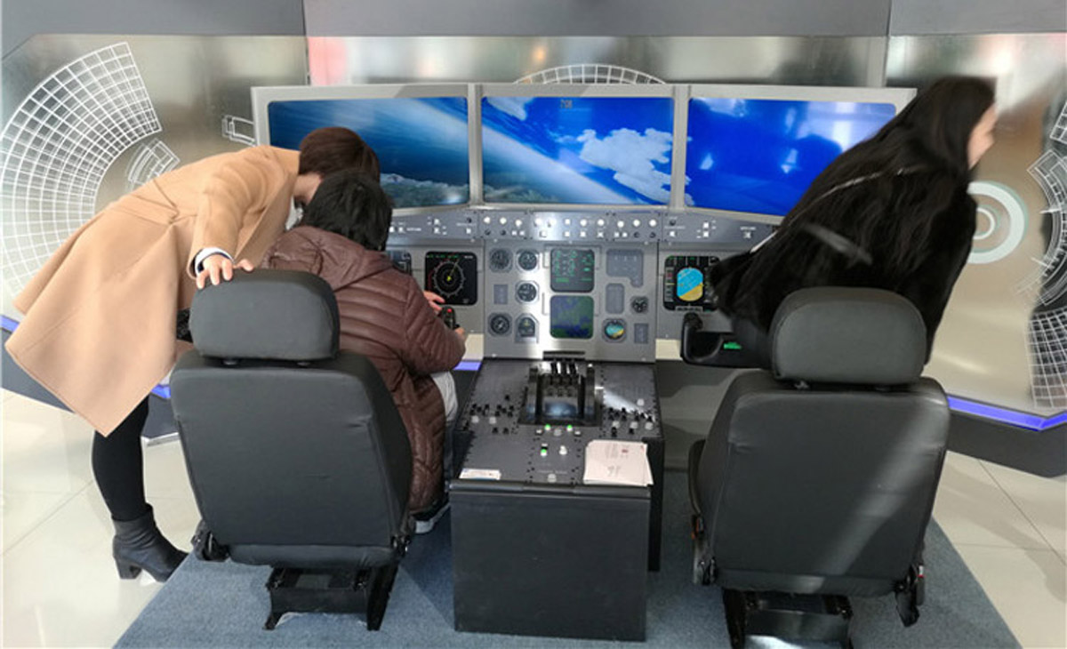 校园安全飞行模拟体验.jpg